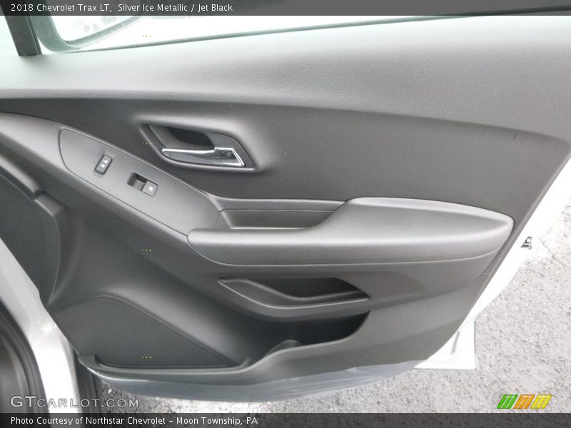 Silver Ice Metallic / Jet Black 2018 Chevrolet Trax LT