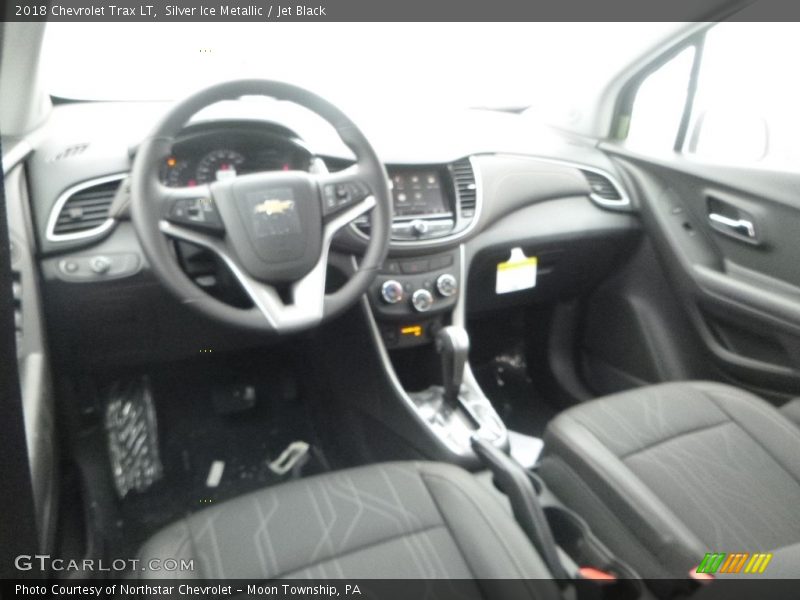 Silver Ice Metallic / Jet Black 2018 Chevrolet Trax LT
