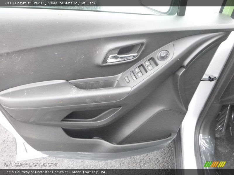 Silver Ice Metallic / Jet Black 2018 Chevrolet Trax LT