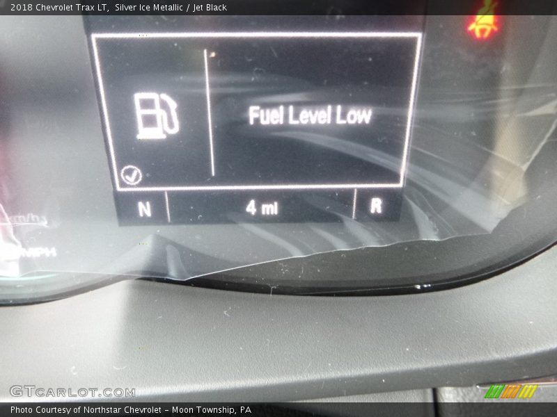 Silver Ice Metallic / Jet Black 2018 Chevrolet Trax LT