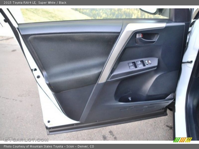Super White / Black 2015 Toyota RAV4 LE