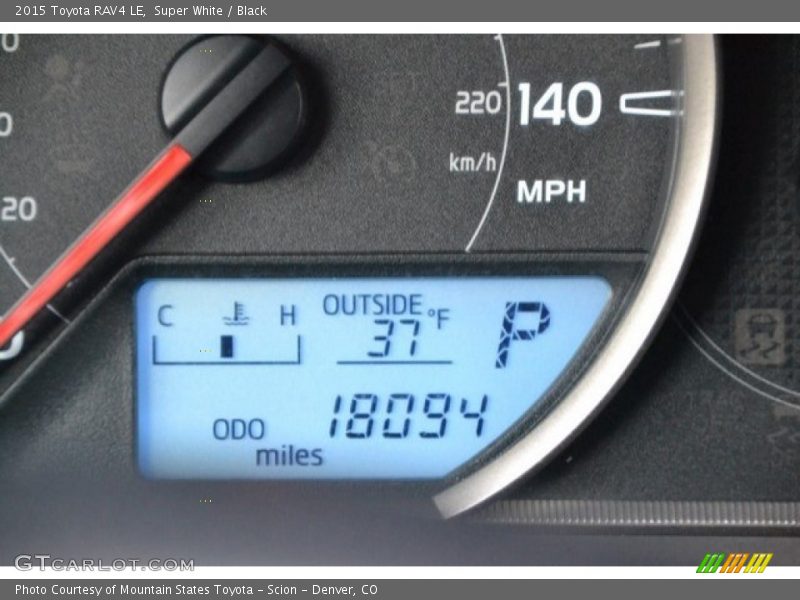 Super White / Black 2015 Toyota RAV4 LE