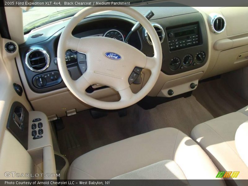 Black Clearcoat / Medium Parchment 2005 Ford Expedition XLT 4x4