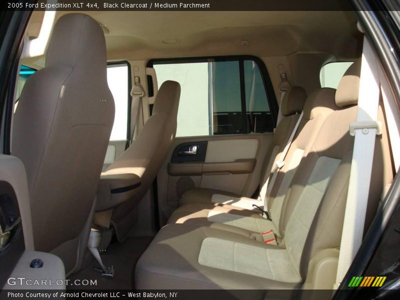 Black Clearcoat / Medium Parchment 2005 Ford Expedition XLT 4x4