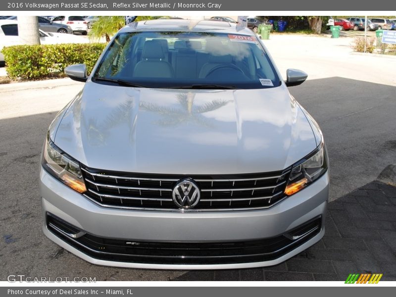 Reflex Silver Metallic / Moonrock Gray 2016 Volkswagen Passat SE Sedan