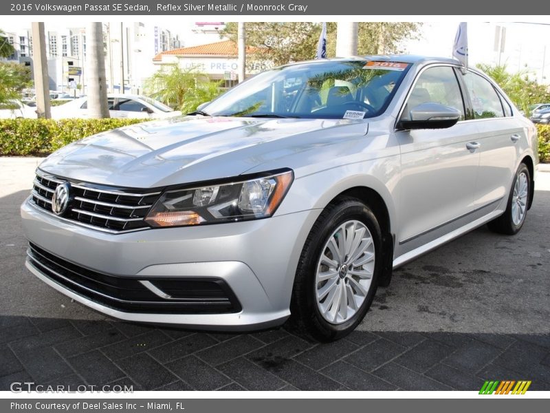 Reflex Silver Metallic / Moonrock Gray 2016 Volkswagen Passat SE Sedan