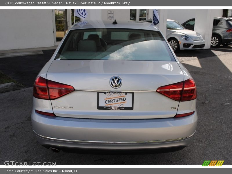 Reflex Silver Metallic / Moonrock Gray 2016 Volkswagen Passat SE Sedan