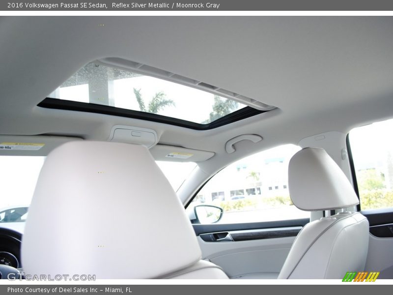 Reflex Silver Metallic / Moonrock Gray 2016 Volkswagen Passat SE Sedan
