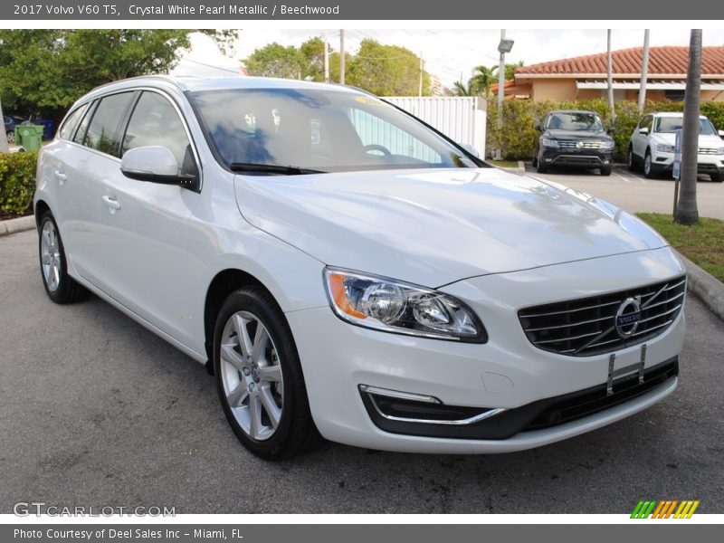 Crystal White Pearl Metallic / Beechwood 2017 Volvo V60 T5