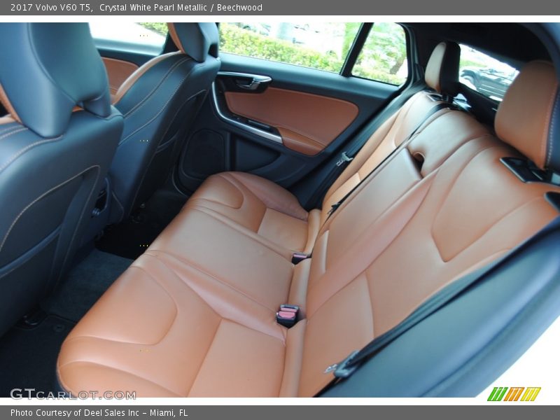 Crystal White Pearl Metallic / Beechwood 2017 Volvo V60 T5