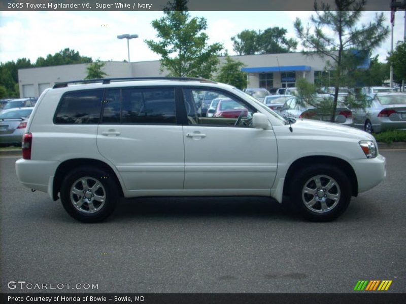Super White / Ivory 2005 Toyota Highlander V6