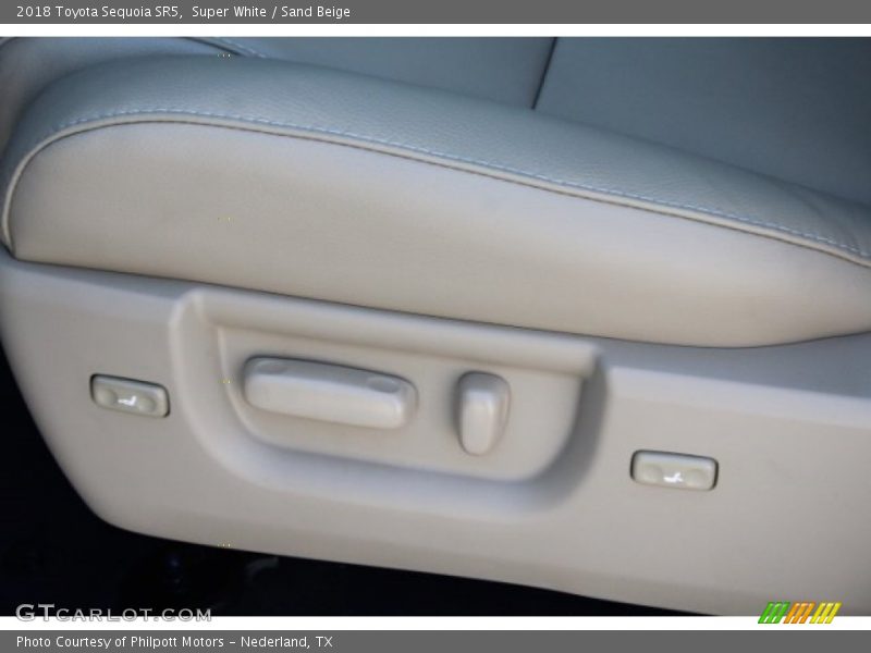 Super White / Sand Beige 2018 Toyota Sequoia SR5