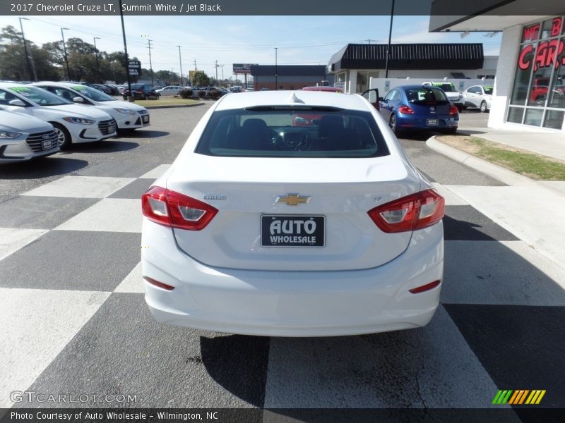 Summit White / Jet Black 2017 Chevrolet Cruze LT