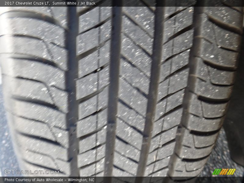 Summit White / Jet Black 2017 Chevrolet Cruze LT