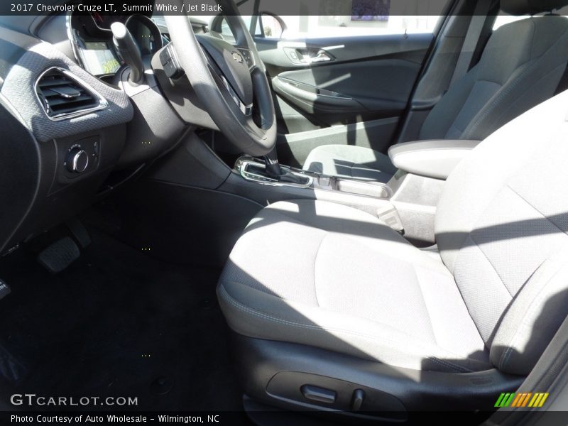 Summit White / Jet Black 2017 Chevrolet Cruze LT