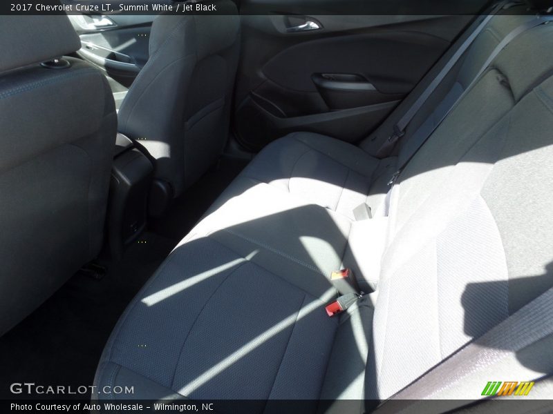 Summit White / Jet Black 2017 Chevrolet Cruze LT