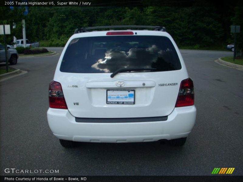 Super White / Ivory 2005 Toyota Highlander V6
