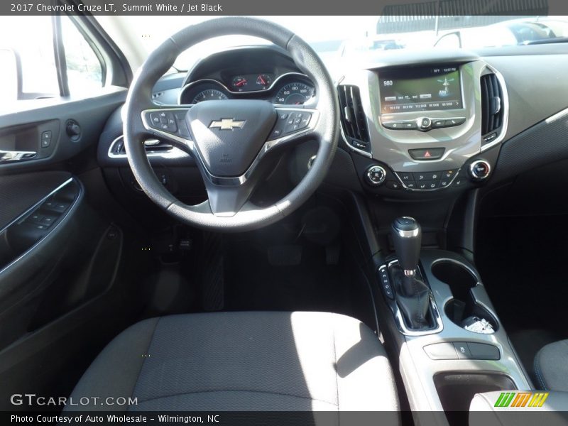 Summit White / Jet Black 2017 Chevrolet Cruze LT