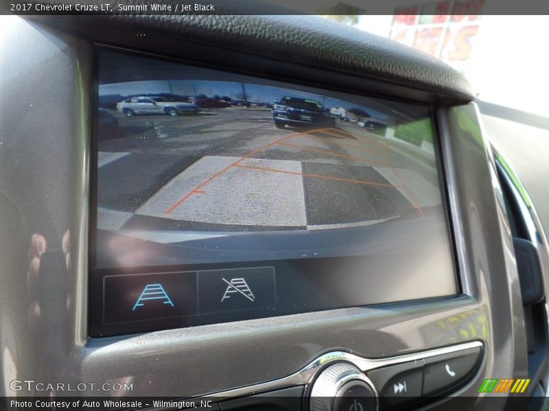Summit White / Jet Black 2017 Chevrolet Cruze LT