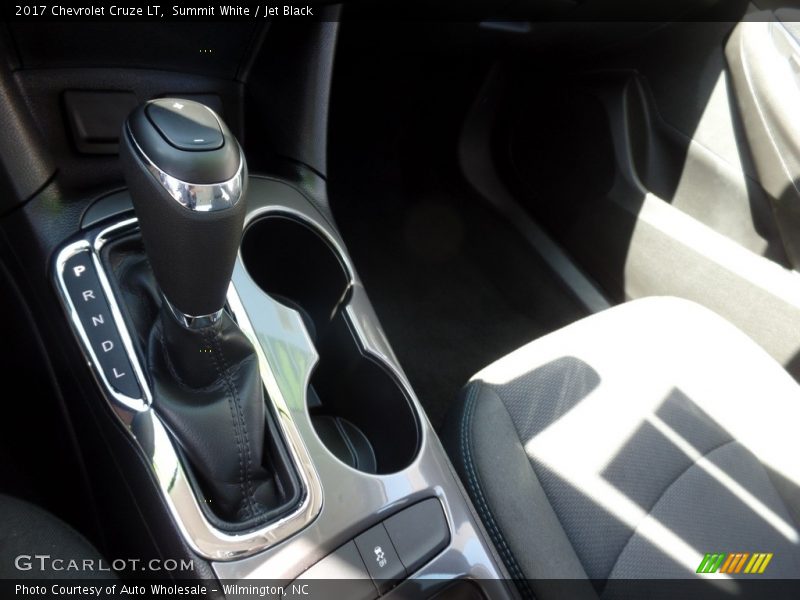 Summit White / Jet Black 2017 Chevrolet Cruze LT