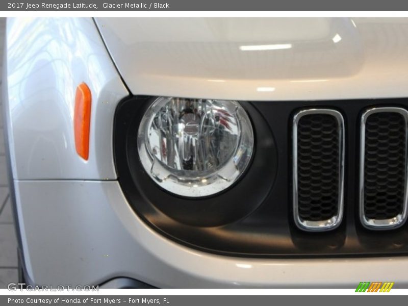 Glacier Metallic / Black 2017 Jeep Renegade Latitude