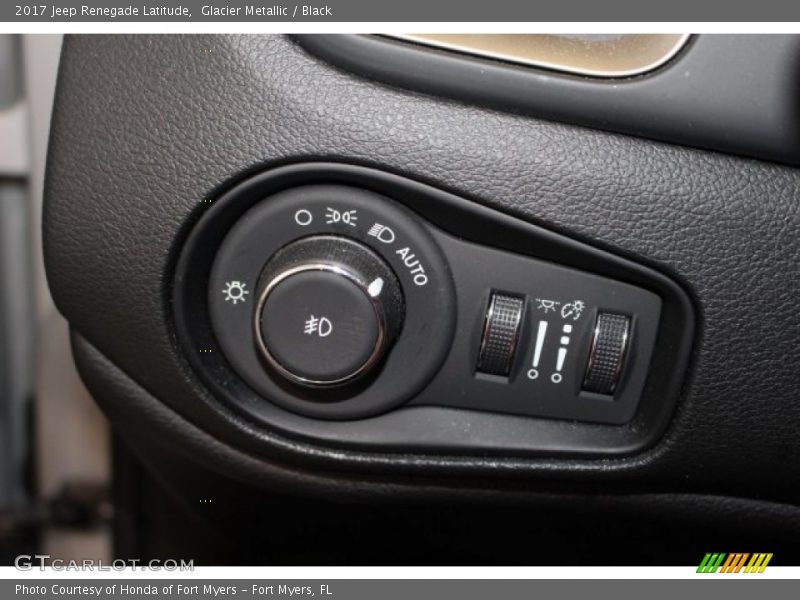 Glacier Metallic / Black 2017 Jeep Renegade Latitude