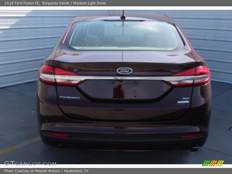Burgundy Velvet / Medium Light Stone 2018 Ford Fusion SE