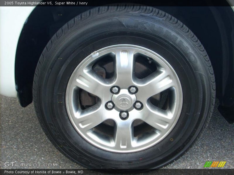 Super White / Ivory 2005 Toyota Highlander V6