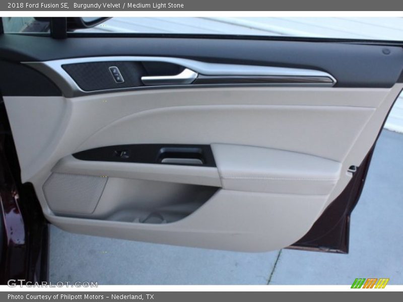 Burgundy Velvet / Medium Light Stone 2018 Ford Fusion SE