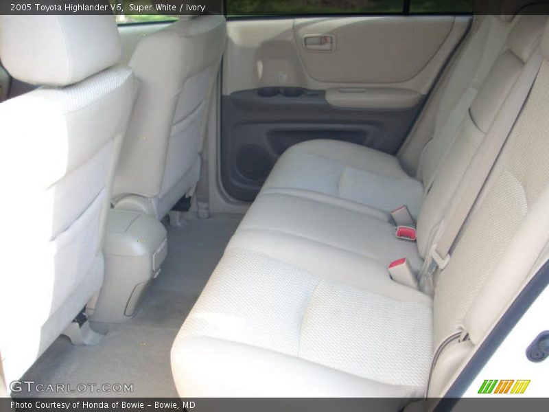Super White / Ivory 2005 Toyota Highlander V6