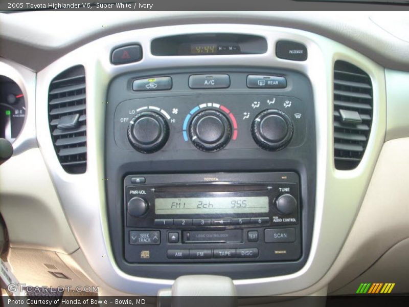 Super White / Ivory 2005 Toyota Highlander V6