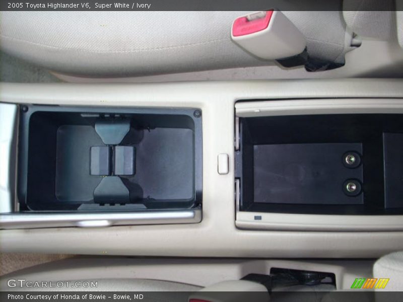 Super White / Ivory 2005 Toyota Highlander V6