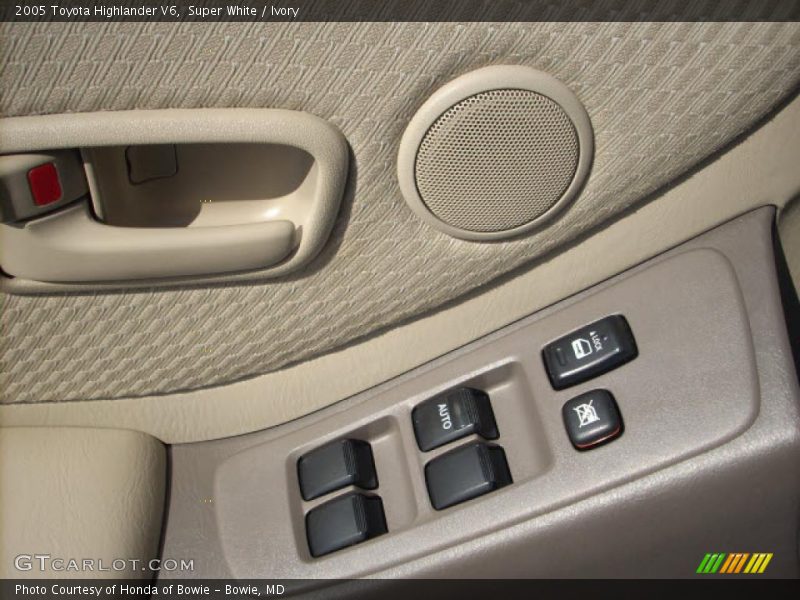 Super White / Ivory 2005 Toyota Highlander V6