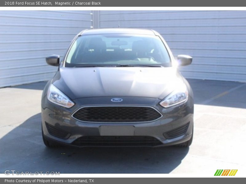 Magnetic / Charcoal Black 2018 Ford Focus SE Hatch