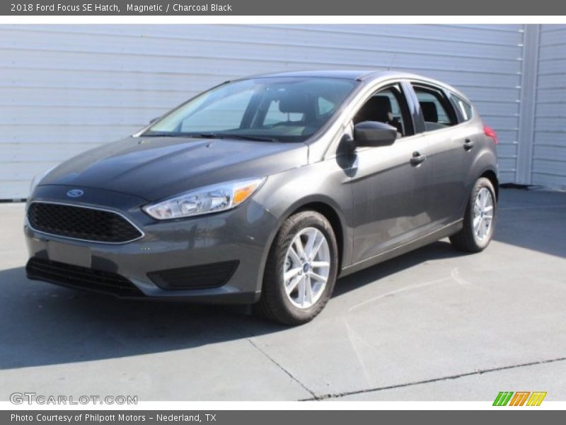 Magnetic / Charcoal Black 2018 Ford Focus SE Hatch