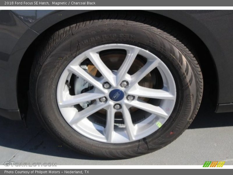 Magnetic / Charcoal Black 2018 Ford Focus SE Hatch
