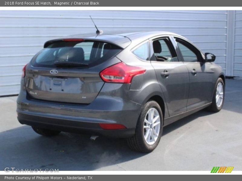 Magnetic / Charcoal Black 2018 Ford Focus SE Hatch