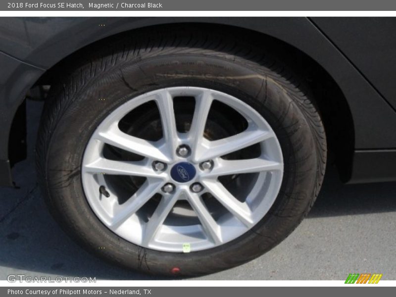 Magnetic / Charcoal Black 2018 Ford Focus SE Hatch