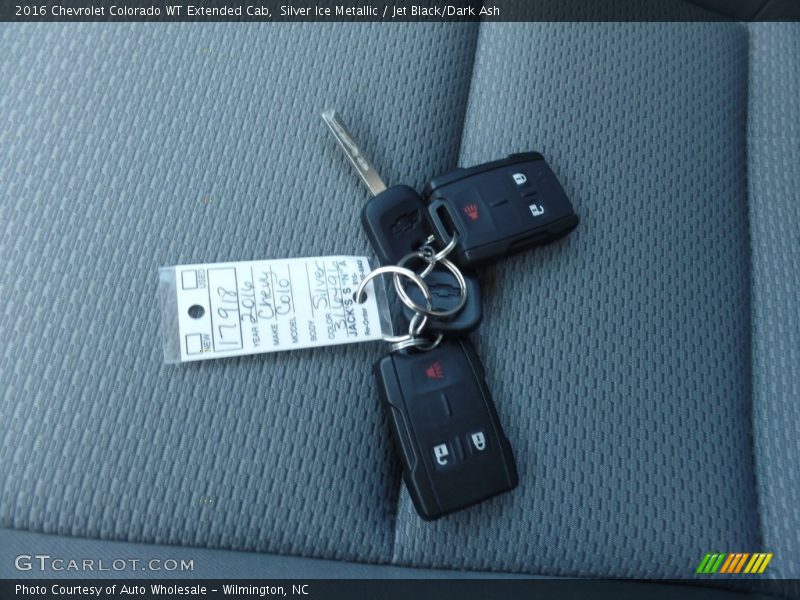 Silver Ice Metallic / Jet Black/Dark Ash 2016 Chevrolet Colorado WT Extended Cab