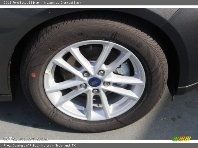 Magnetic / Charcoal Black 2018 Ford Focus SE Hatch