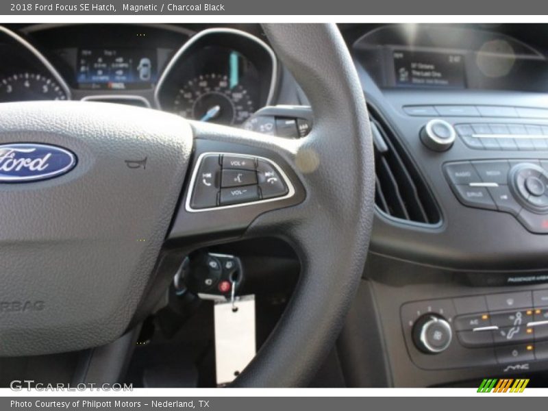 Magnetic / Charcoal Black 2018 Ford Focus SE Hatch