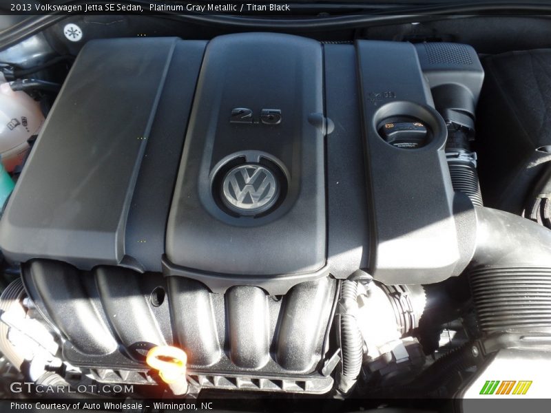 Platinum Gray Metallic / Titan Black 2013 Volkswagen Jetta SE Sedan