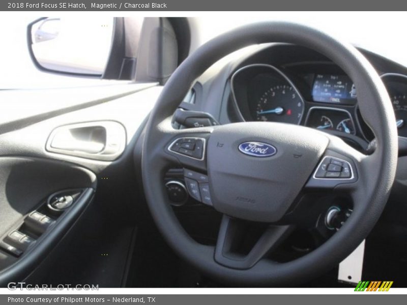 Magnetic / Charcoal Black 2018 Ford Focus SE Hatch