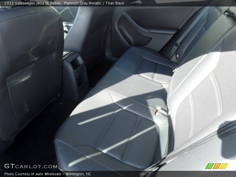 Platinum Gray Metallic / Titan Black 2013 Volkswagen Jetta SE Sedan