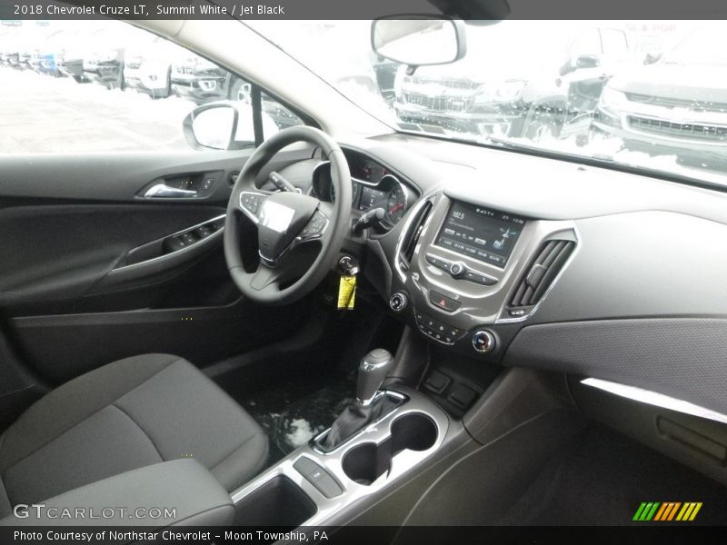 Summit White / Jet Black 2018 Chevrolet Cruze LT