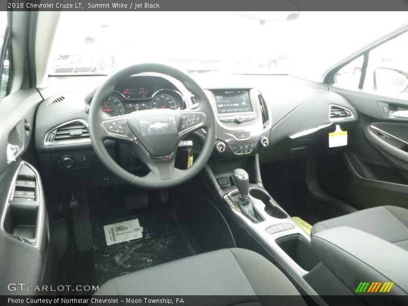 Summit White / Jet Black 2018 Chevrolet Cruze LT