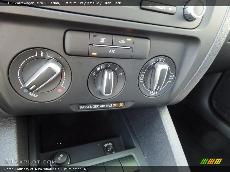 Platinum Gray Metallic / Titan Black 2013 Volkswagen Jetta SE Sedan