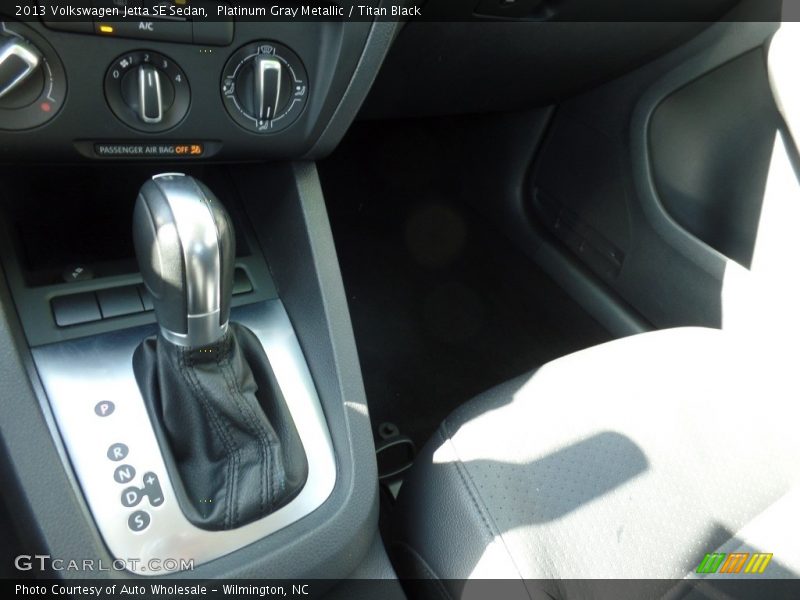 Platinum Gray Metallic / Titan Black 2013 Volkswagen Jetta SE Sedan