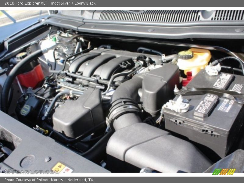 Ingot Silver / Ebony Black 2018 Ford Explorer XLT