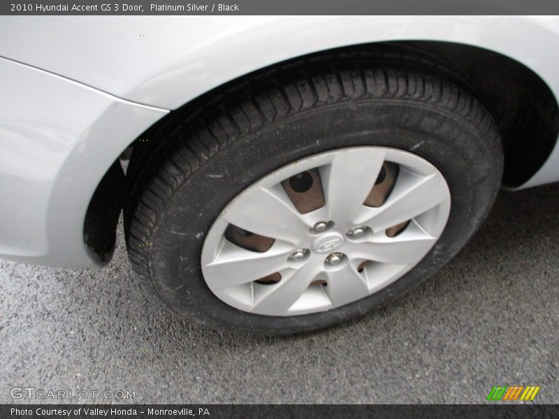 Platinum Silver / Black 2010 Hyundai Accent GS 3 Door